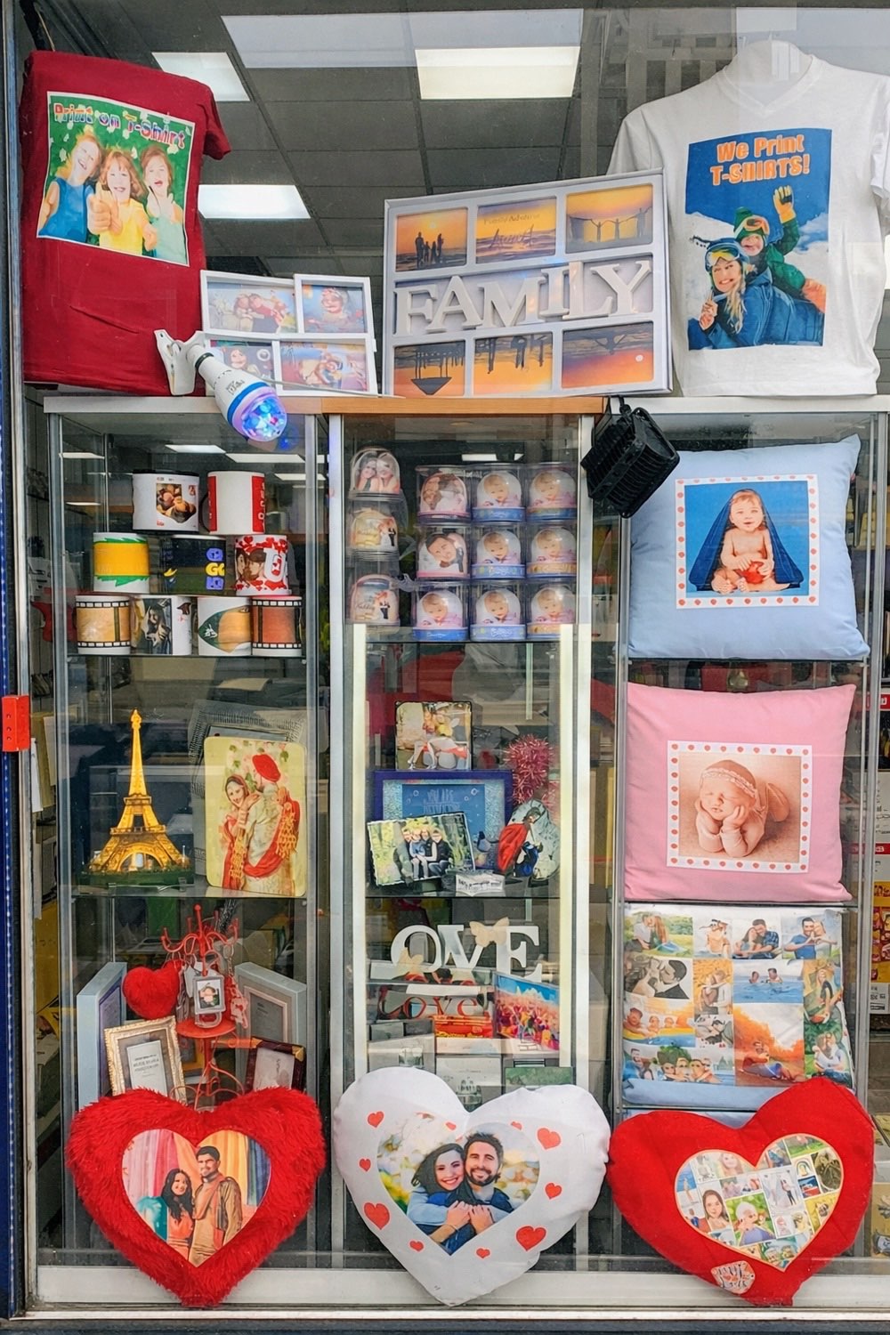 The PHOTO 4 PRINT window display on Station Parade, Barking, showing framed prints and t-shirt printing